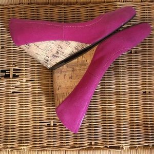 FINAL SALE!Italian cork espadrilles in fuchsia.